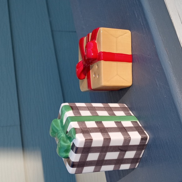 Hallmark Other - Hallmark Salt & Pepper Shakers